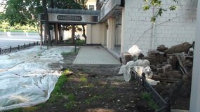 Жалоба-отзыв: ЗАО «Сантахаус» - Восстановление газона, площадью 25 кв. м. у фасада дома 20/1 по Цветному бульвару.  Фото №1